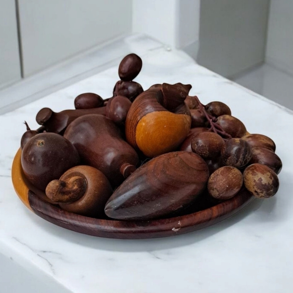 Vintage wooden tropical fruit bowl. artisanal decoration Mid Century Art